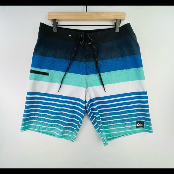QUIKSILVER MENS SZ 34 BLUE STRIPED SURFING SWIMMING BOARD SHORTS - Picture 1 of 6